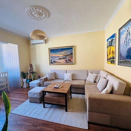 Cozy Central Apartment Tirana Bagian luar foto