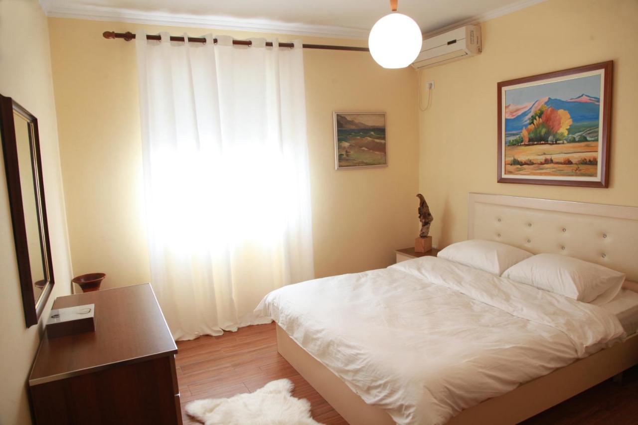 Cozy Central Apartment Tirana Bagian luar foto